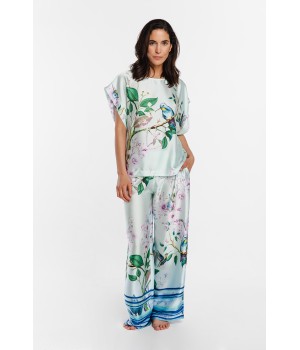 Pijama de viscosa estampado azul y blanco vista frontal